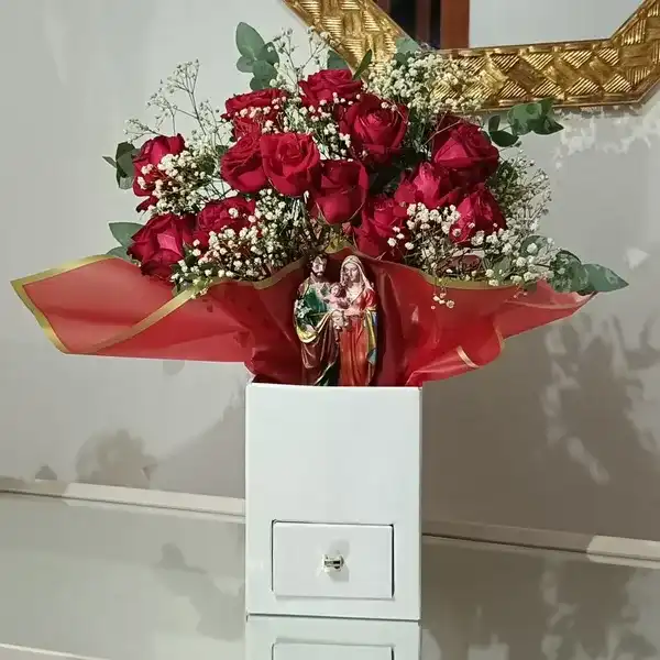 Caixa de rosas vermelhas personalizada
